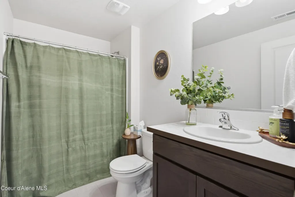 16161 N Hadley Loop Rathdrum ID 83858