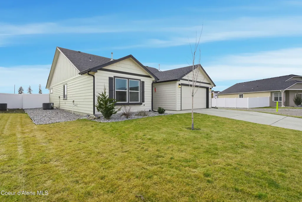 16161 N Hadley Loop Rathdrum ID 83858