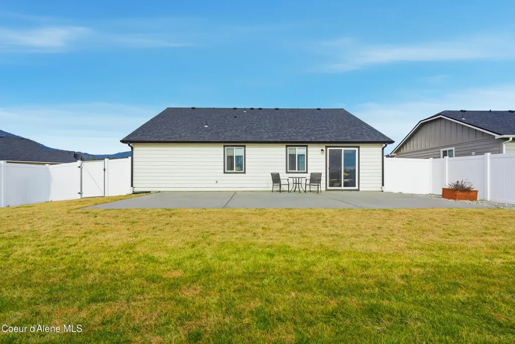 16161 N Hadley Loop Rathdrum ID 83858