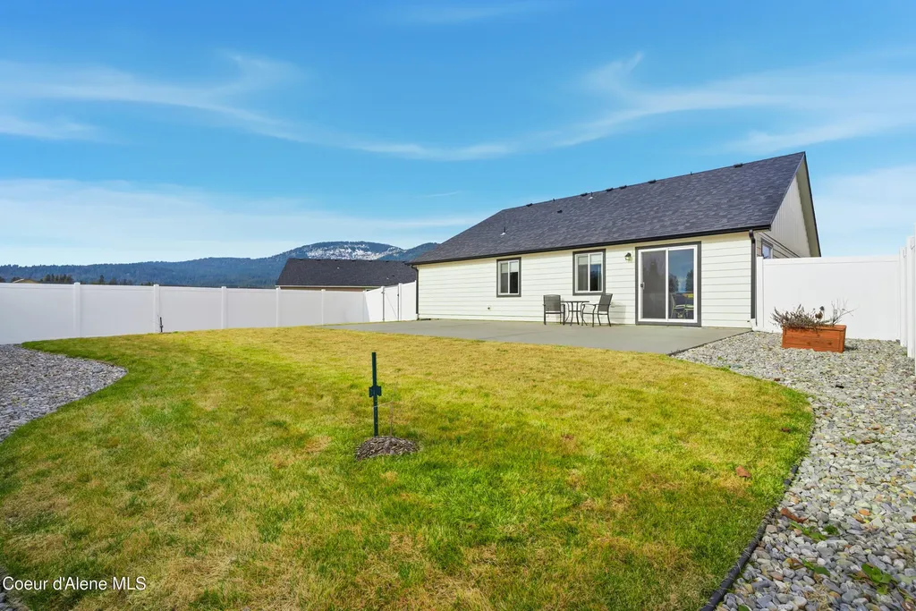 16161 N Hadley Loop Rathdrum ID 83858