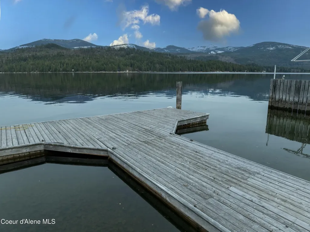733 Hagman Road Nordman ID 83848