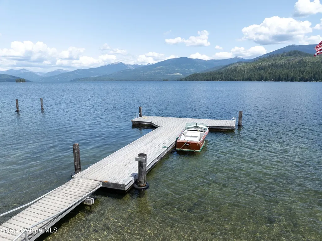 733 Hagman Road Nordman ID 83848