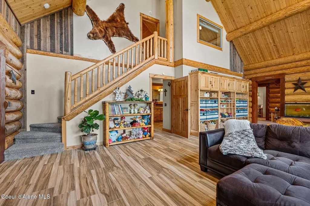 816 Ponderesa Ranch Road Sagle ID 83860