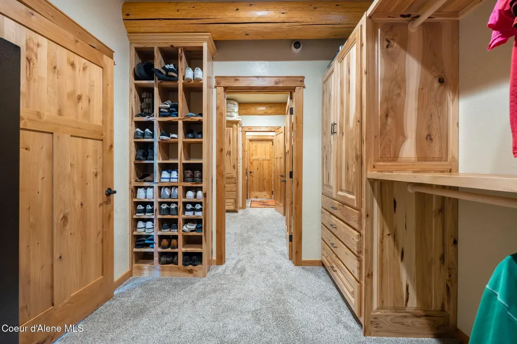 816 Ponderesa Ranch Road Sagle ID 83860