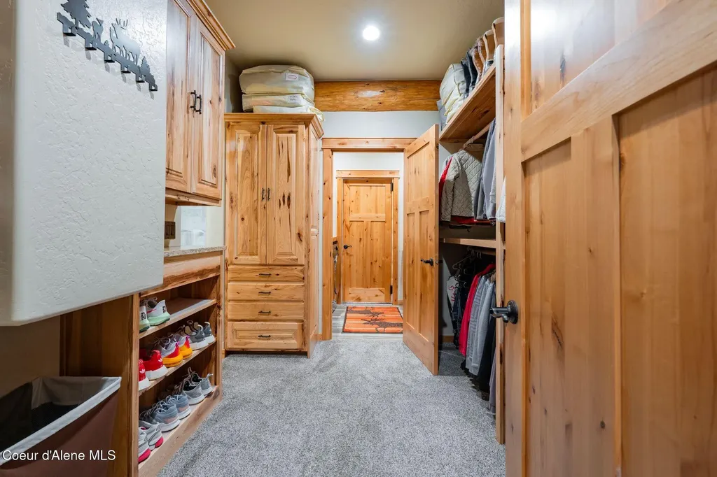 816 Ponderesa Ranch Road Sagle ID 83860