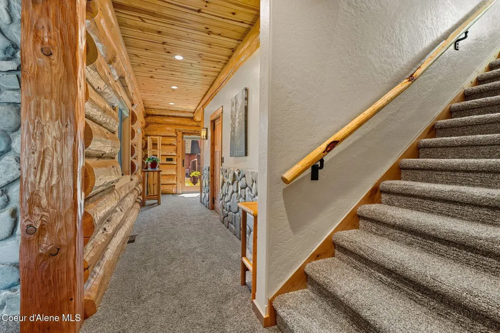 816 Ponderesa Ranch Road Sagle ID 83860