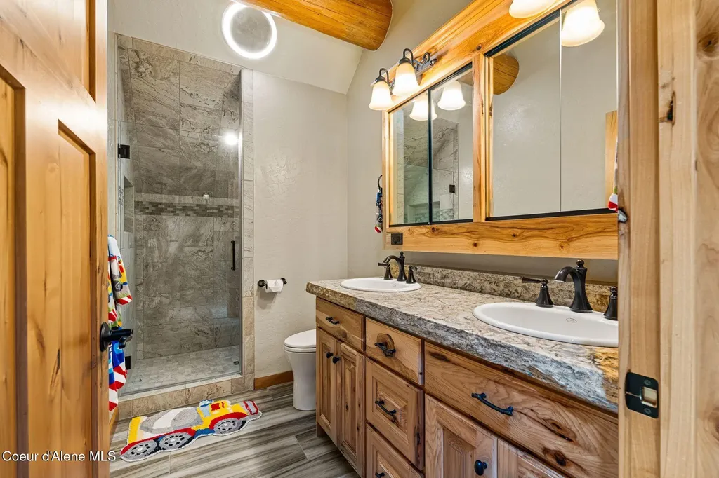 816 Ponderesa Ranch Road Sagle ID 83860