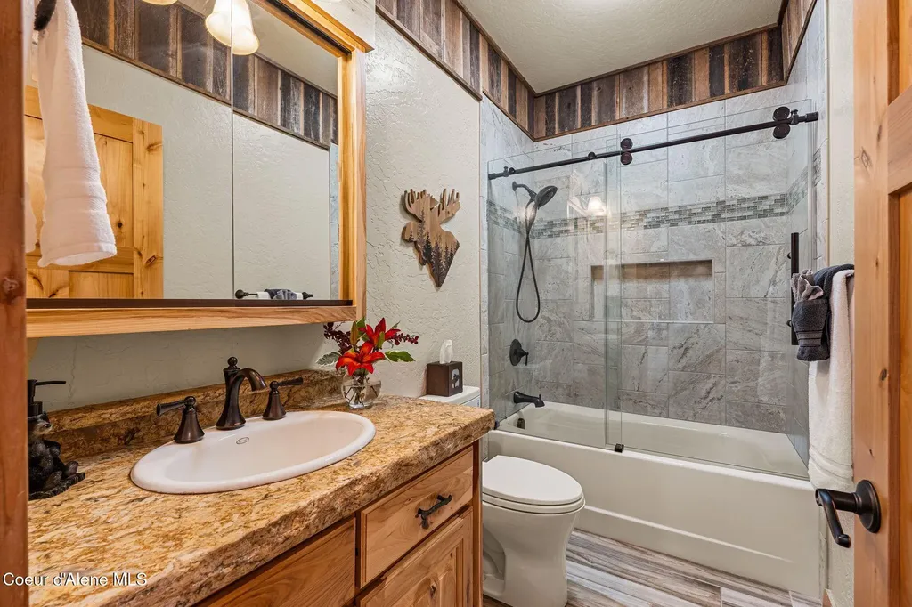 816 Ponderesa Ranch Road Sagle ID 83860