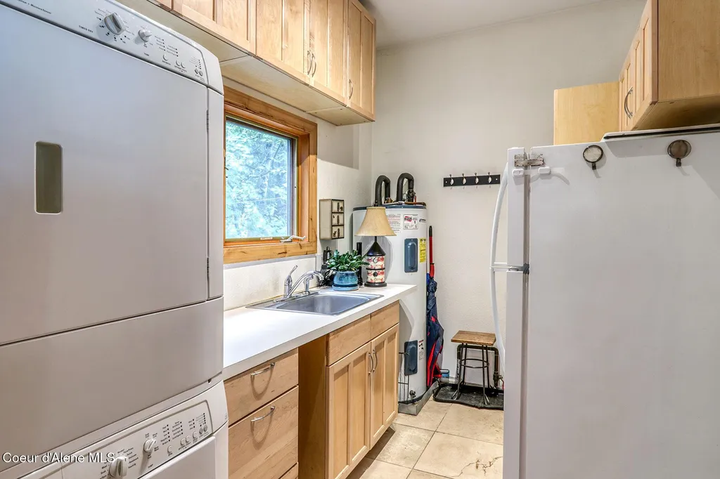 23 W Bay Wood Lane Hope ID 83836