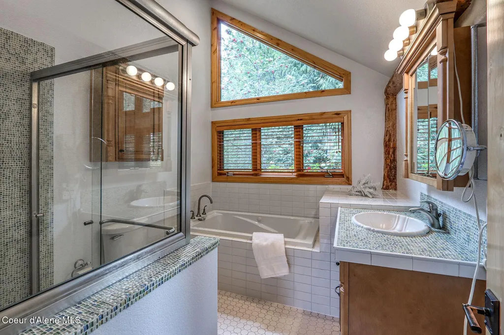 23 W Bay Wood Lane Hope ID 83836