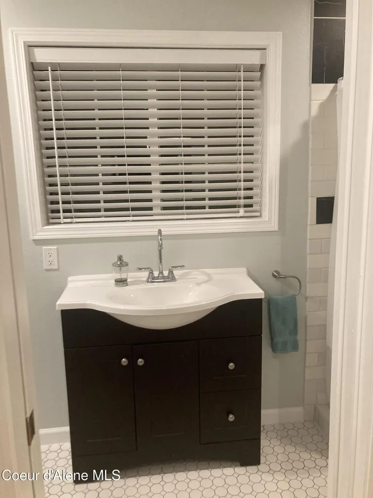 23 W Bay Wood Lane Hope ID 83836