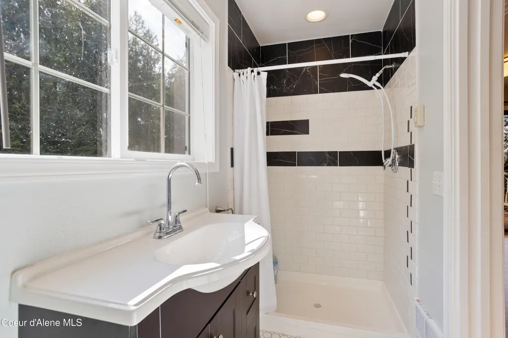 23 W Bay Wood Lane Hope ID 83836