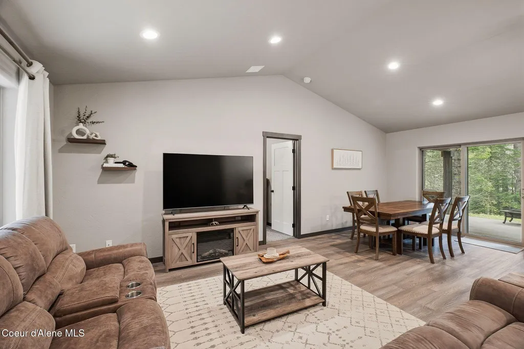 12053 Dufort Road Priest River ID 83856