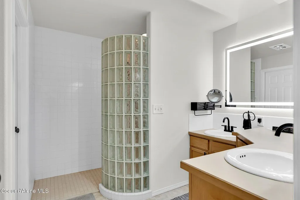 5775 N Colfax Street Dalton Gardens ID 83815