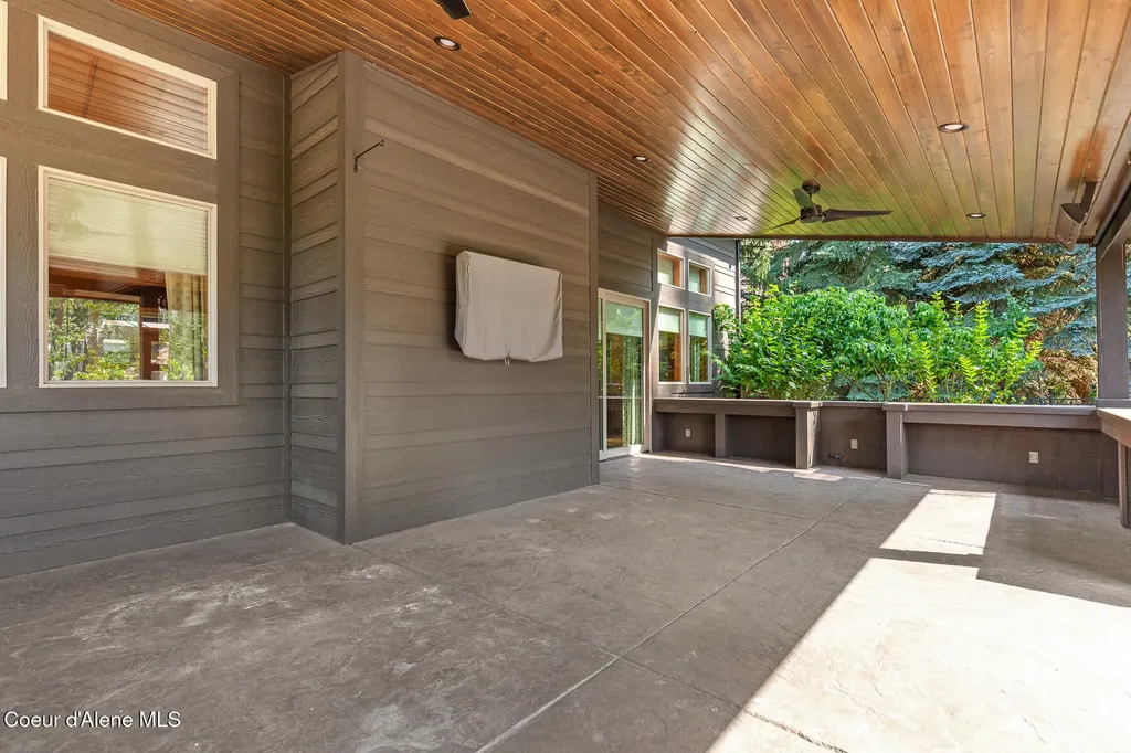 9641 N Easy Street Hayden Lake ID 83835