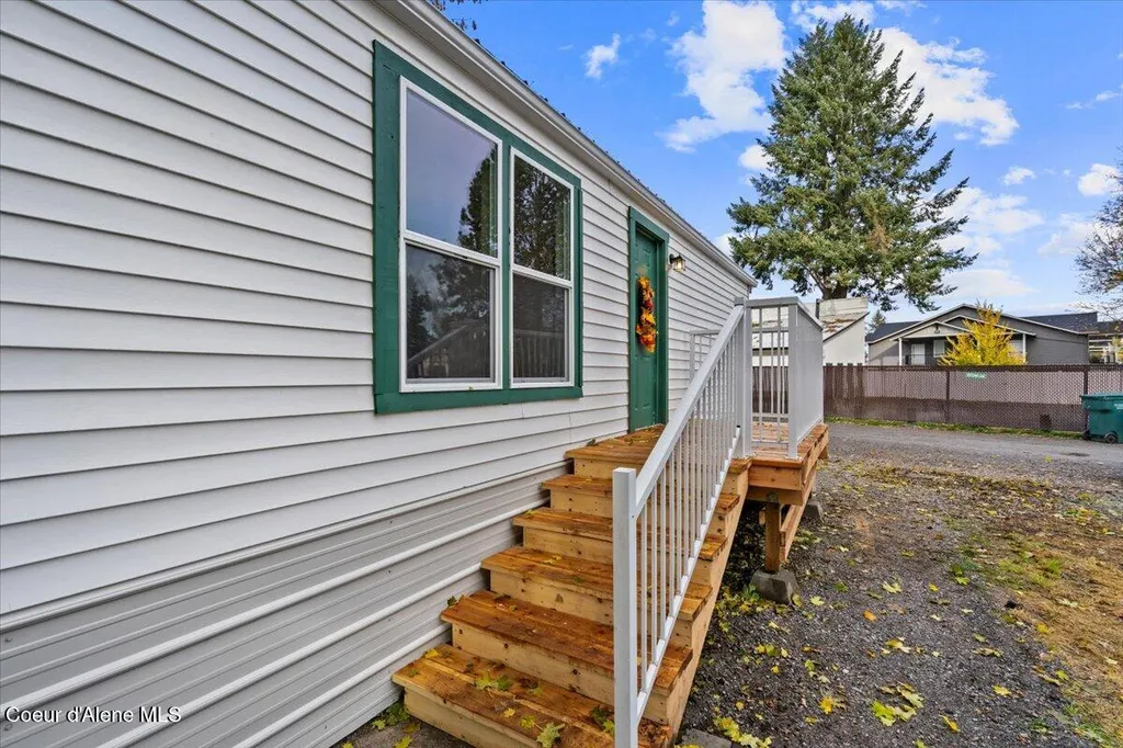 118 E Mid Town Lane Hayden ID 83835