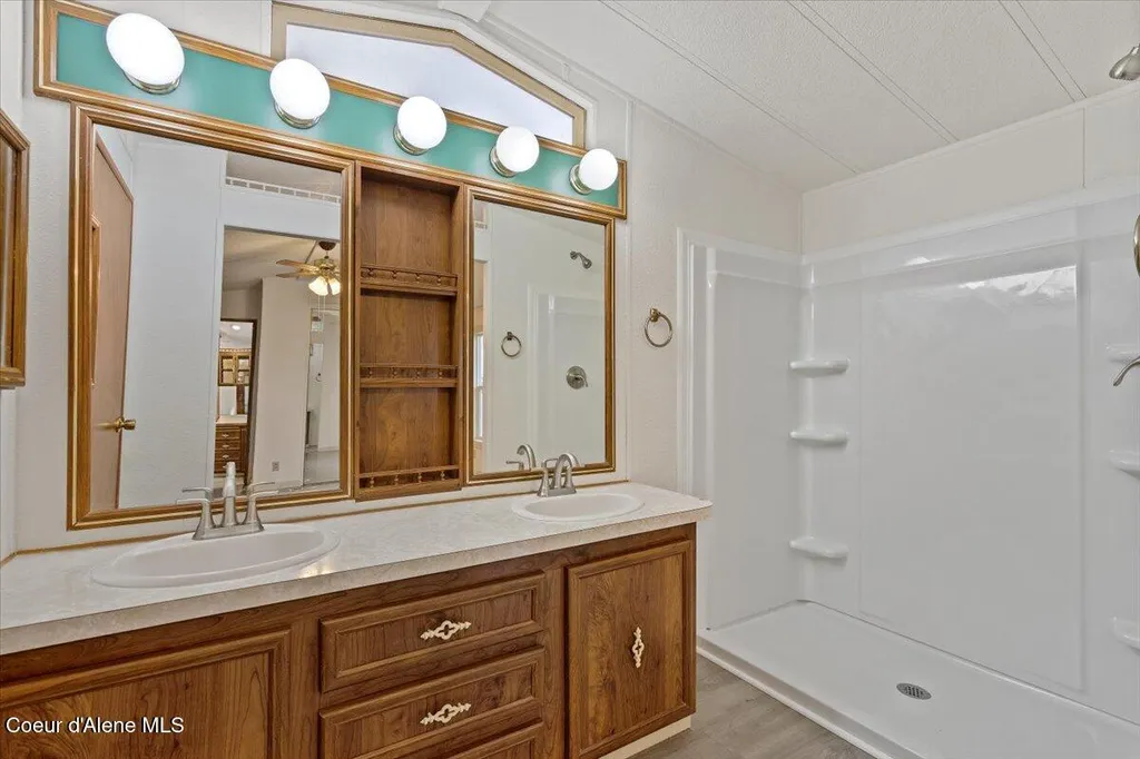 118 E Mid Town Lane Hayden ID 83835
