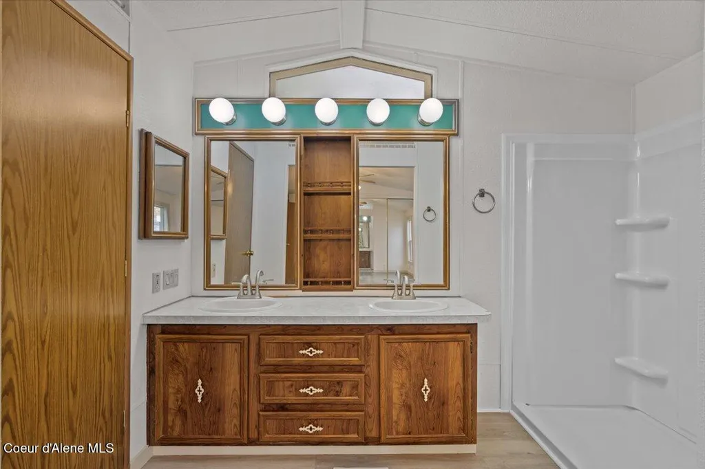 118 E Mid Town Lane Hayden ID 83835