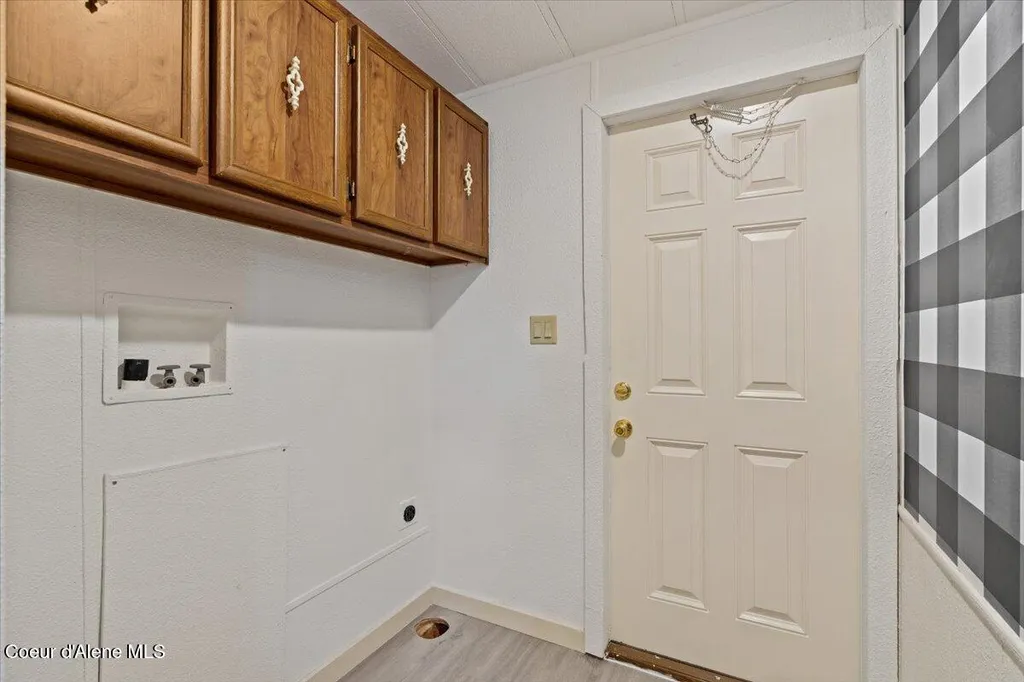 118 E Mid Town Lane Hayden ID 83835