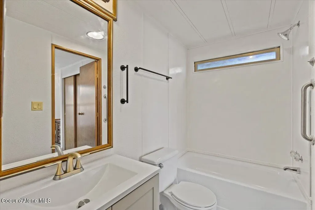 118 E Mid Town Lane Hayden ID 83835