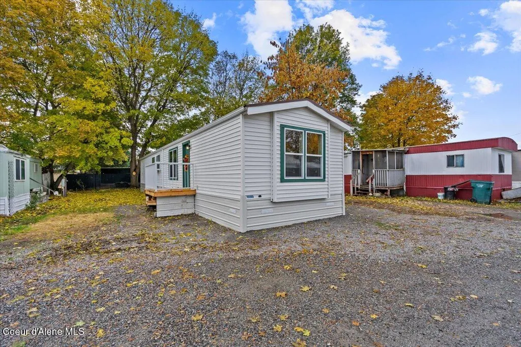 118 E Mid Town Lane Hayden ID 83835