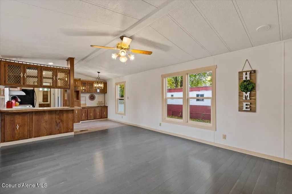 118 E Mid Town Lane Hayden ID 83835
