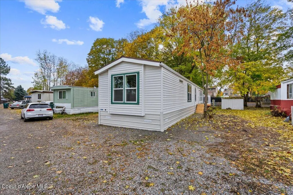 118 E Mid Town Lane Hayden ID 83835
