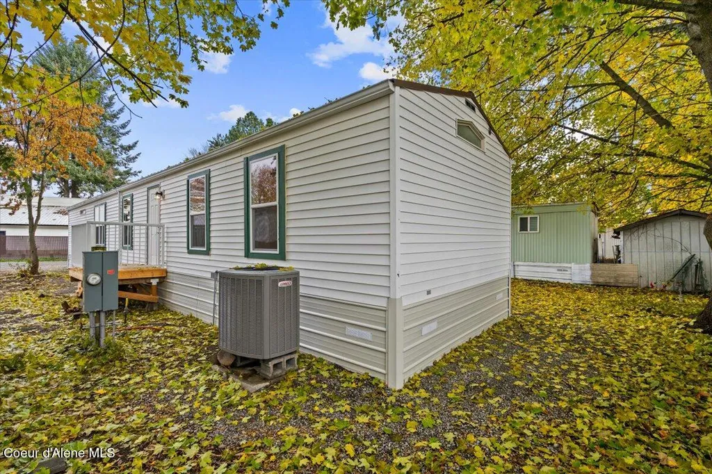 118 E Mid Town Lane Hayden ID 83835