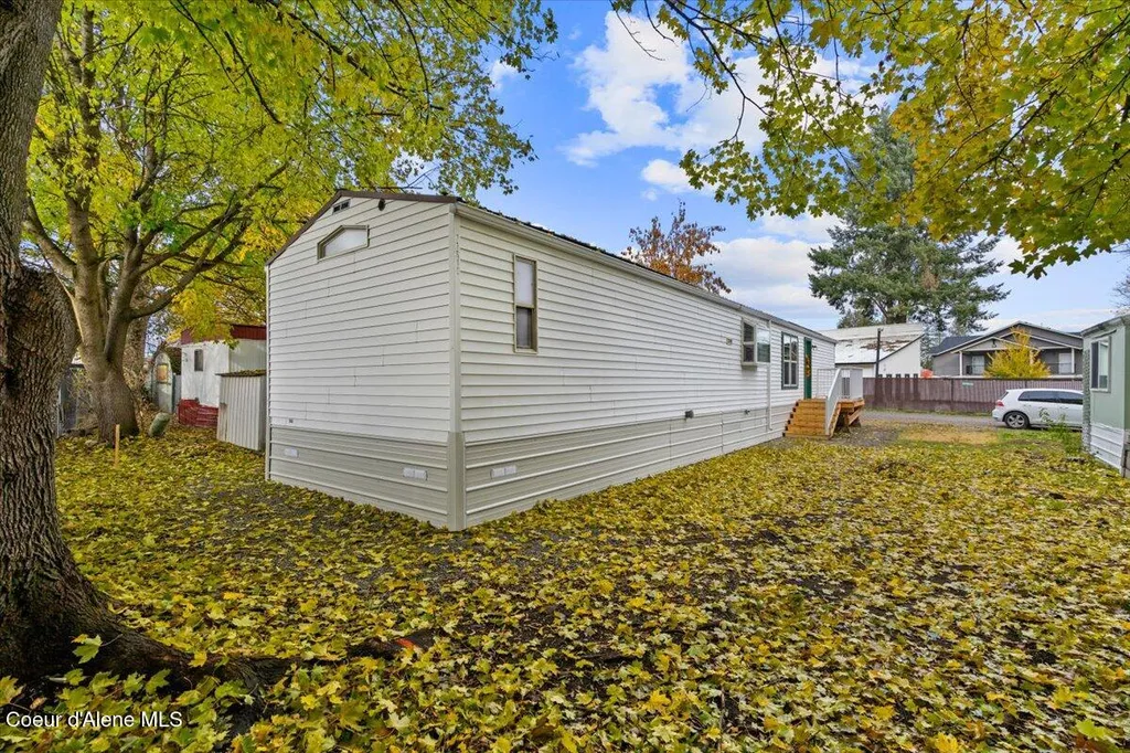 118 E Mid Town Lane Hayden ID 83835
