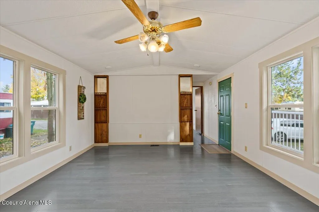 118 E Mid Town Lane Hayden ID 83835