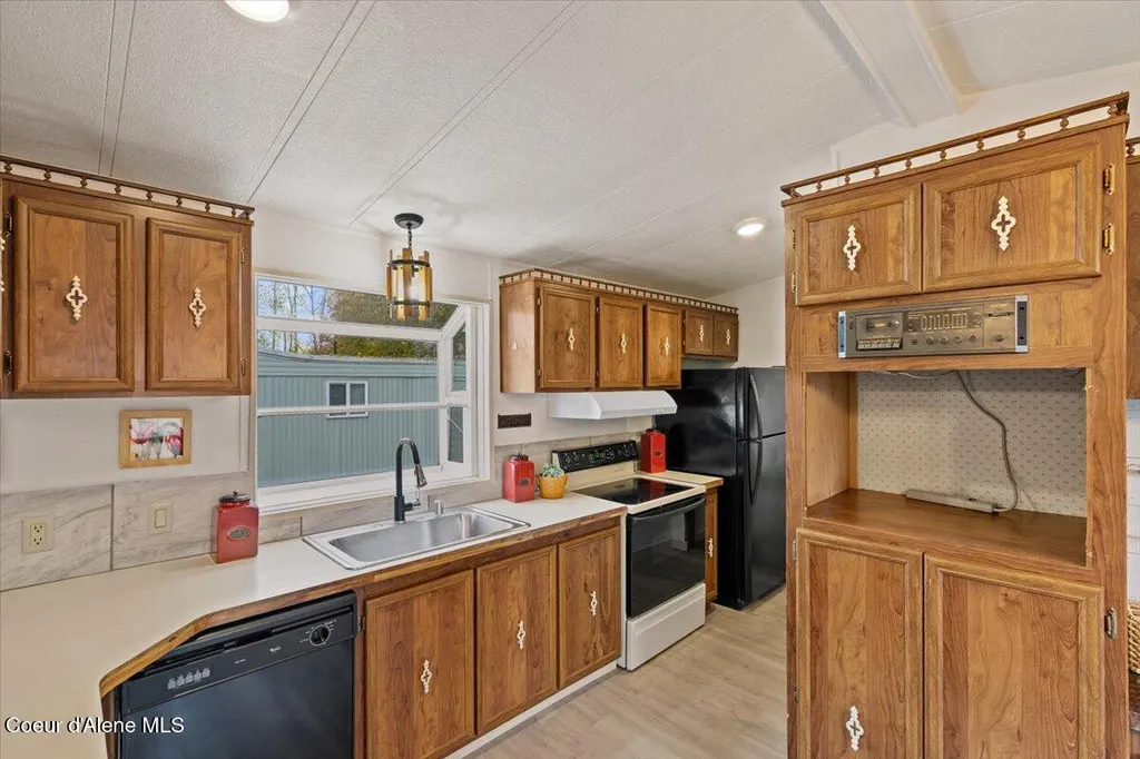 118 E Mid Town Lane Hayden ID 83835
