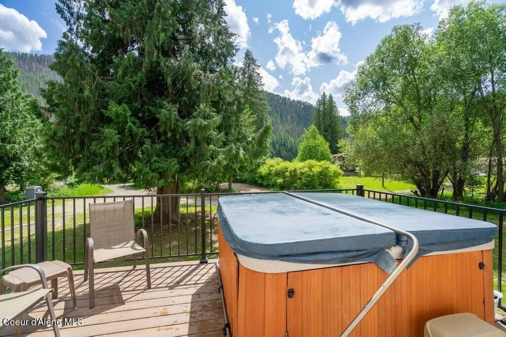 20264 Coeur D'alene River Road Kingston ID 83839