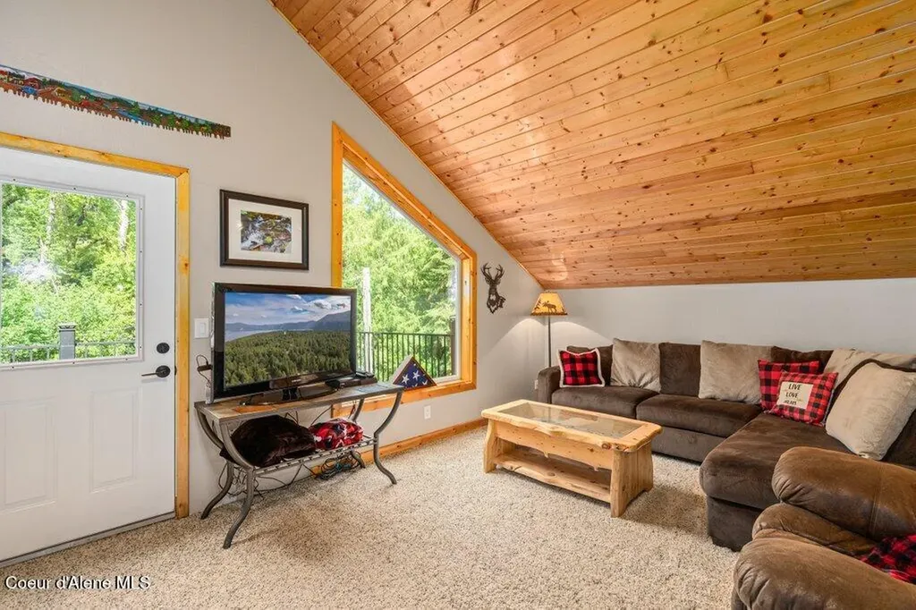 20264 Coeur D'alene River Road Kingston ID 83839