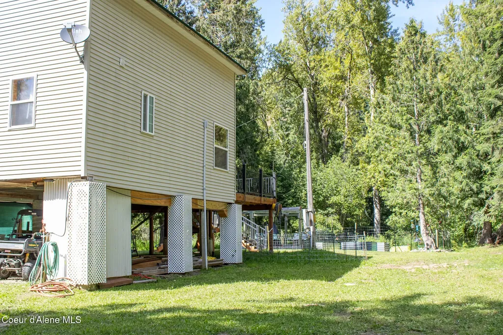 20264 Coeur D'alene River Road Kingston ID 83839