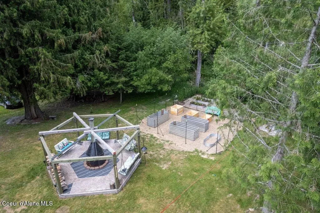 20264 Coeur D'alene River Road Kingston ID 83839