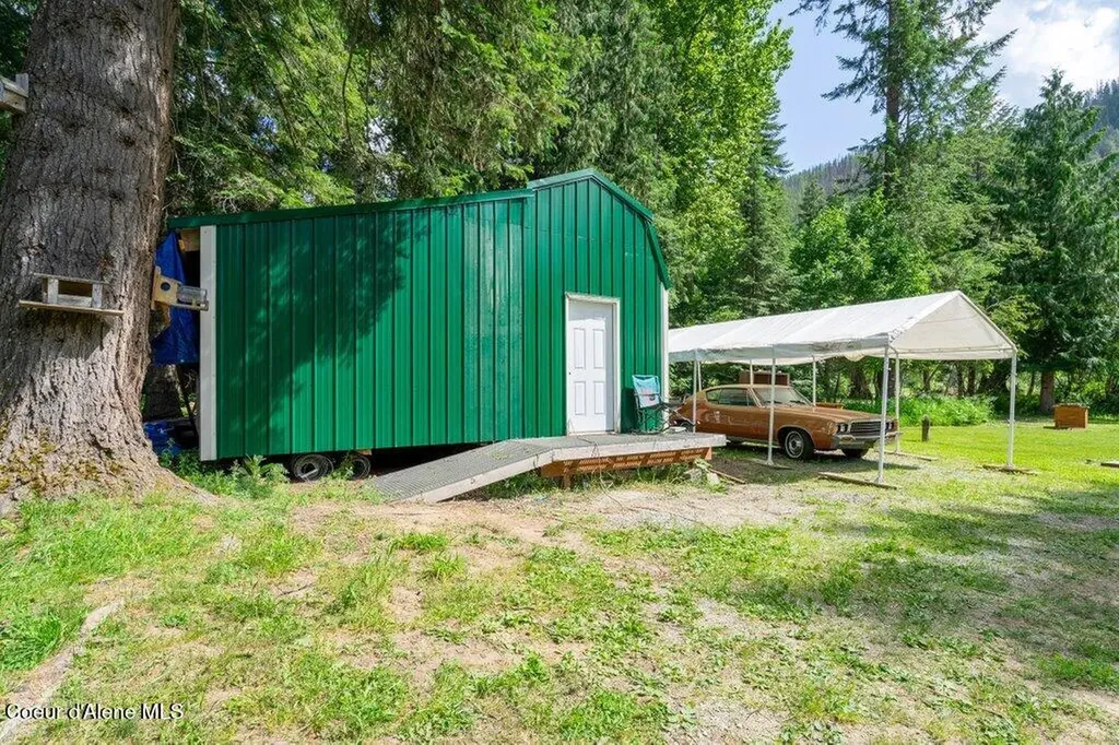 20264 Coeur D'alene River Road Kingston ID 83839