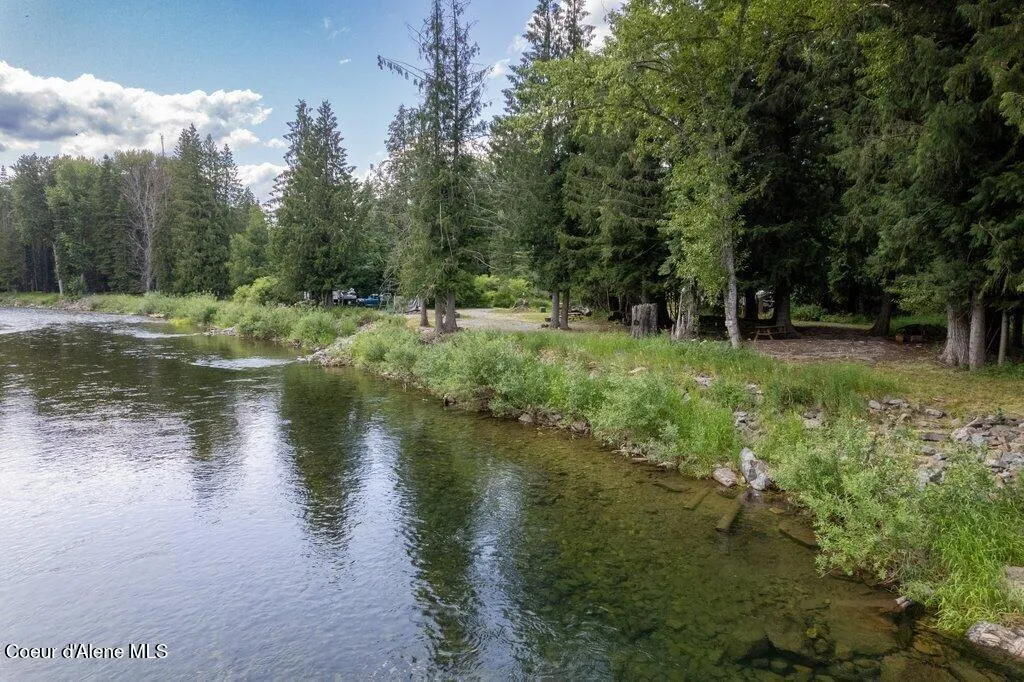 20264 Coeur D'alene River Road Kingston ID 83839