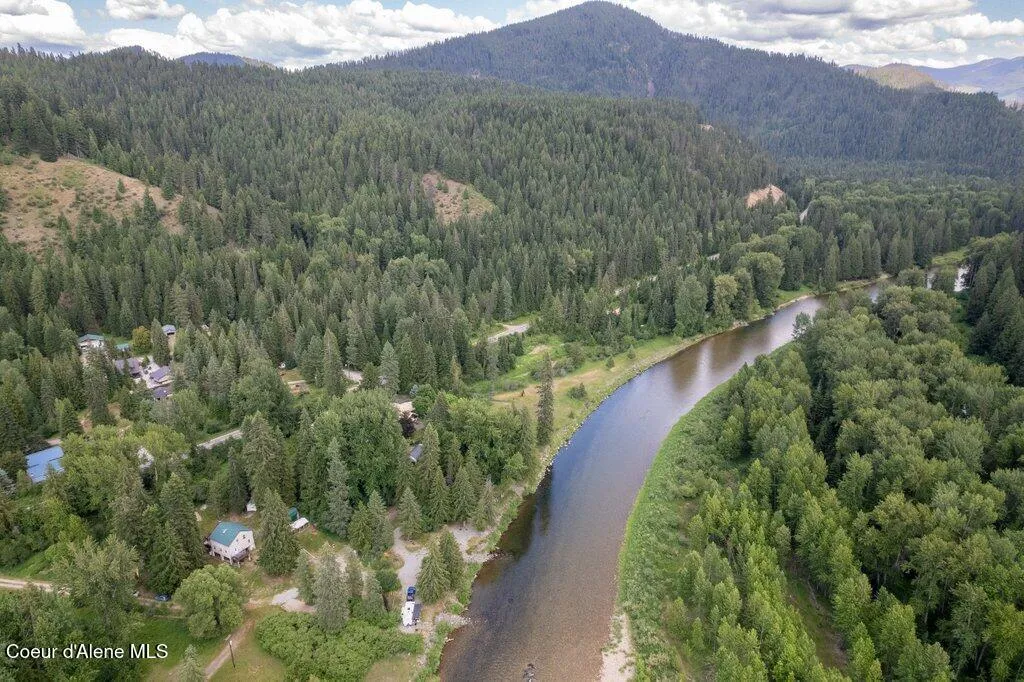 20264 Coeur D'alene River Road Kingston ID 83839