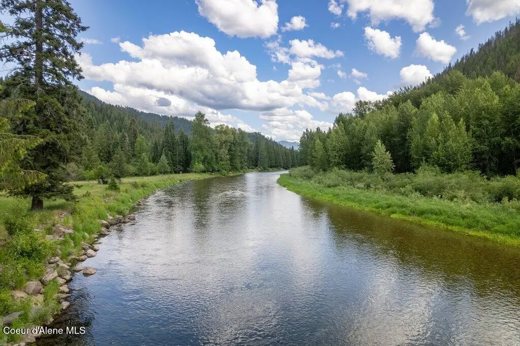 20264 Coeur D'alene River Road Kingston ID 83839