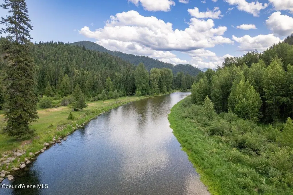 20264 Coeur D'alene River Road Kingston ID 83839