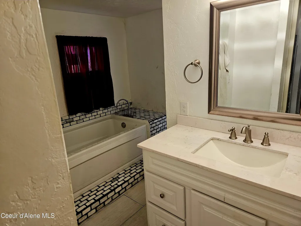723 C Street Plummer ID 83851