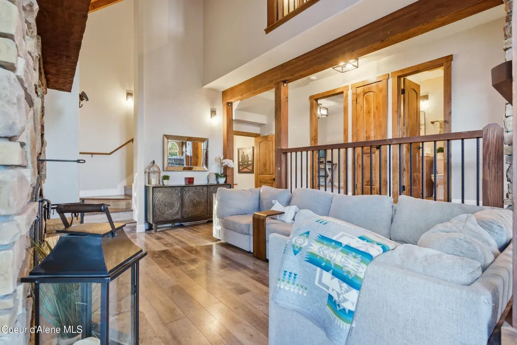 101 Spring View Lane Sagle ID 83860