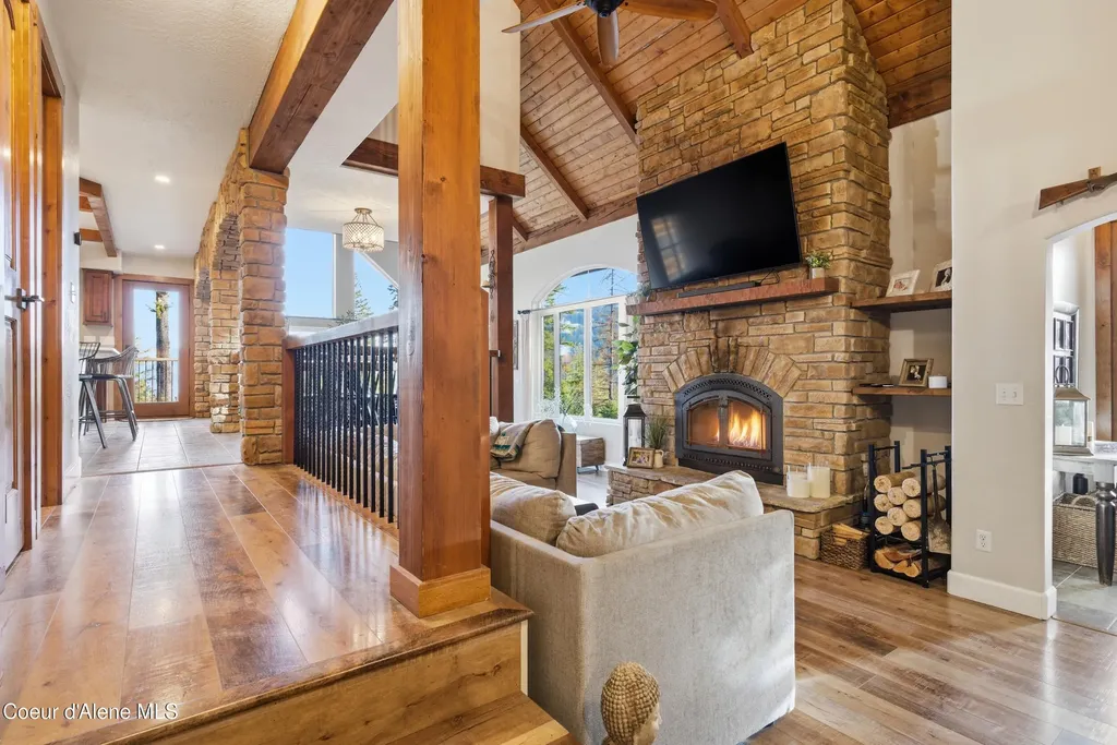 101 Spring View Lane Sagle ID 83860