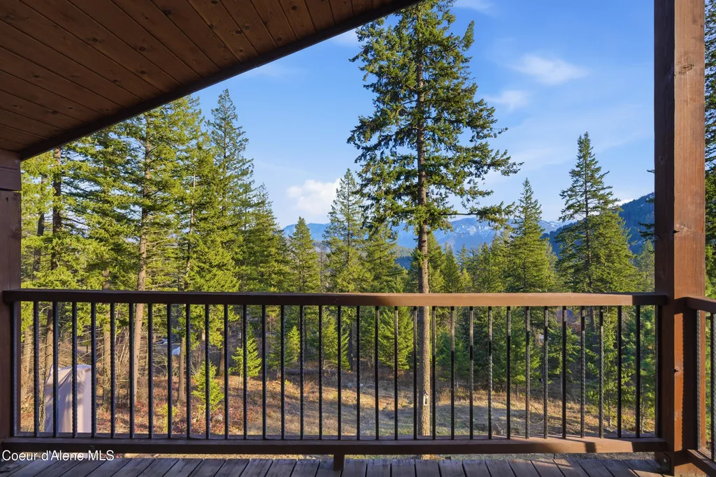 101 Spring View Lane Sagle ID 83860