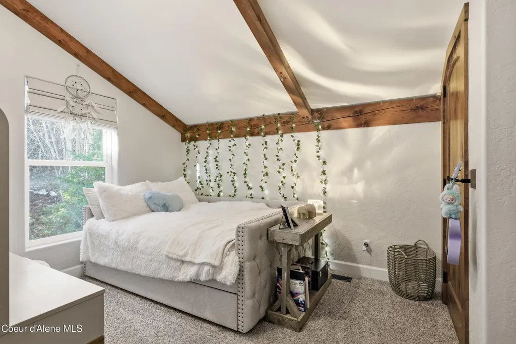 101 Spring View Lane Sagle ID 83860