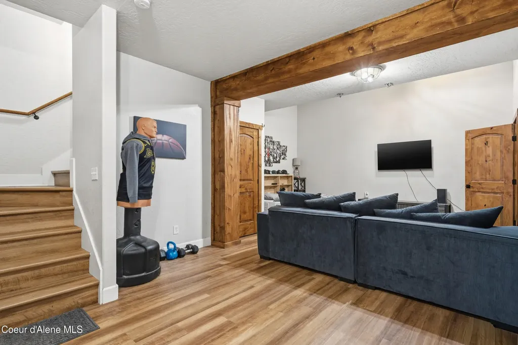 101 Spring View Lane Sagle ID 83860