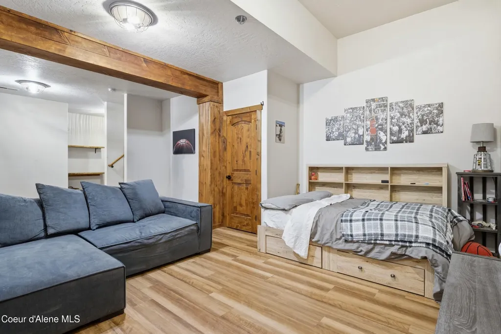 101 Spring View Lane Sagle ID 83860