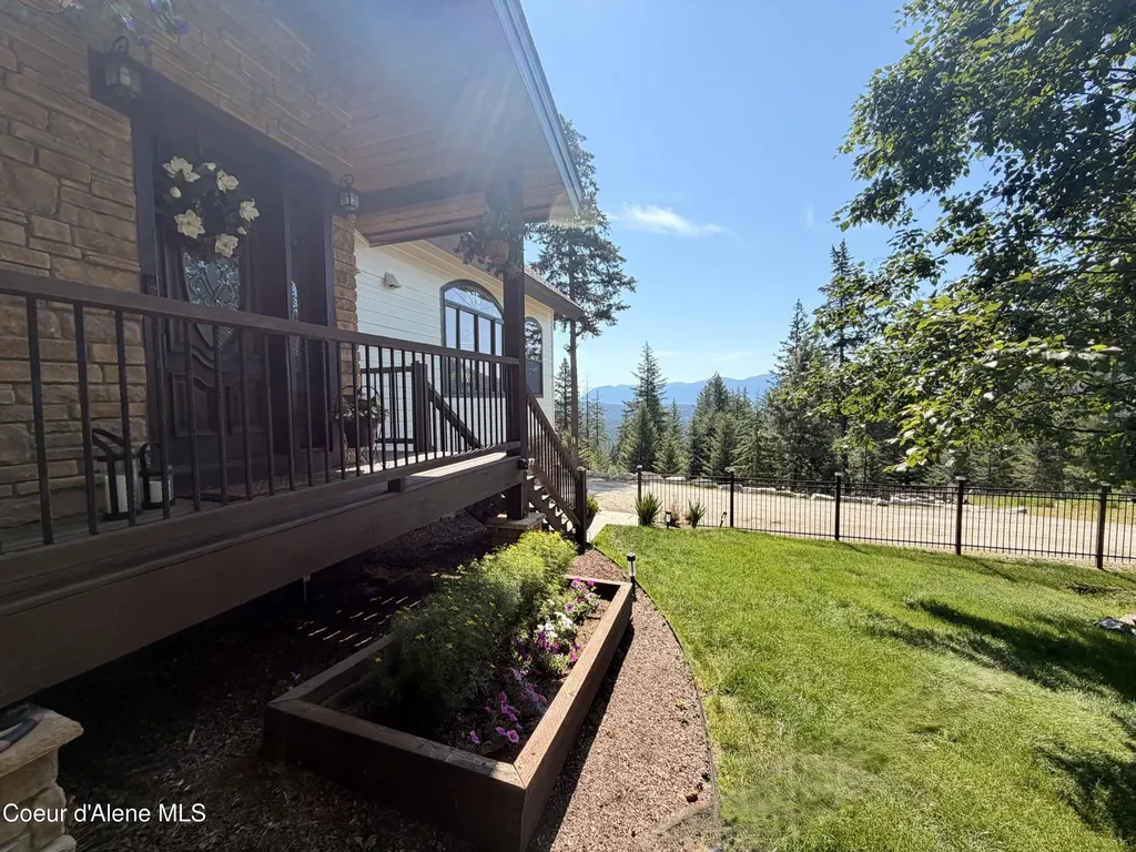 101 Spring View Lane Sagle ID 83860