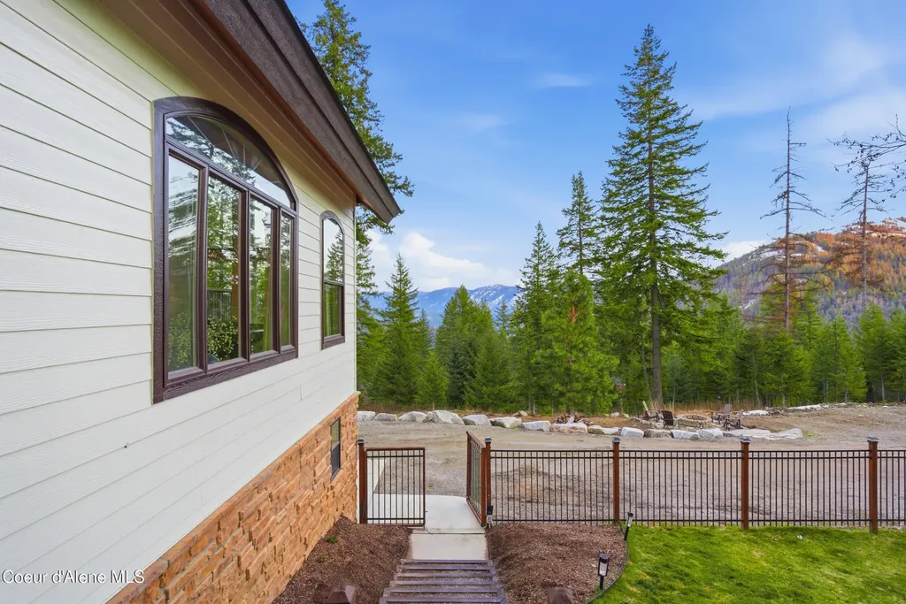 101 Spring View Lane Sagle ID 83860