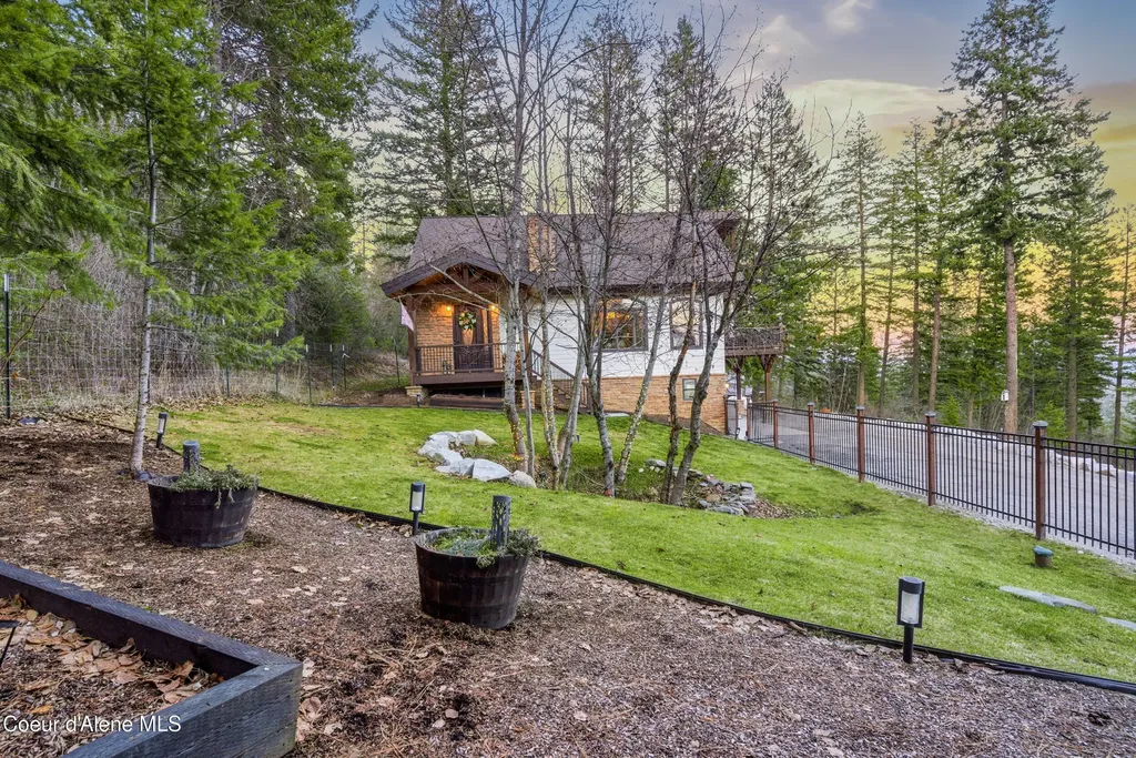 101 Spring View Lane Sagle ID 83860